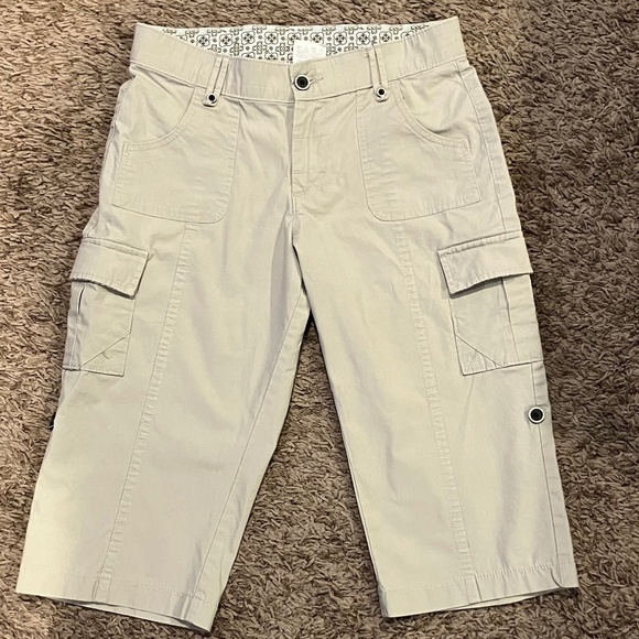 Capris and Knee High Pocket Pants Sz 4 - Picture 1 of 7